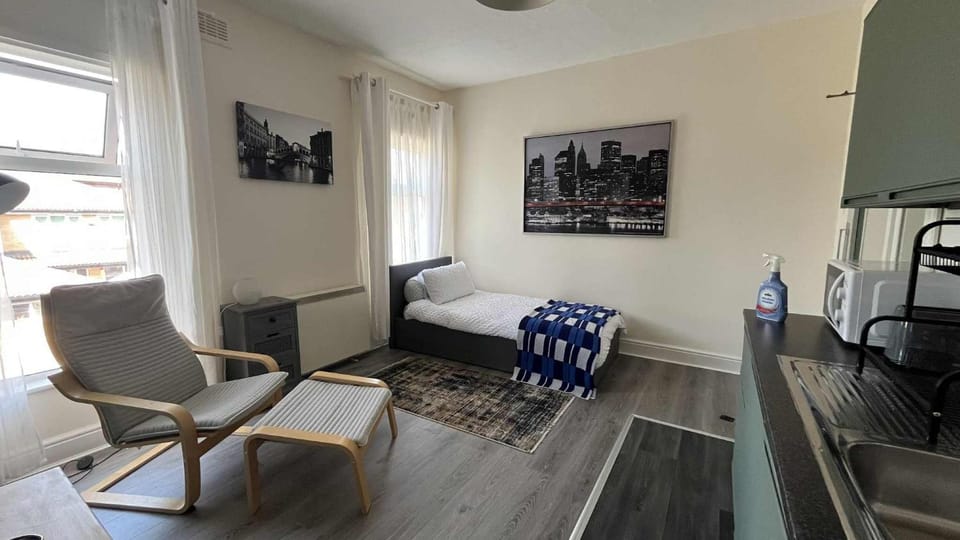 Self-contained Room within shared home Bed and Breakfast in Stretford