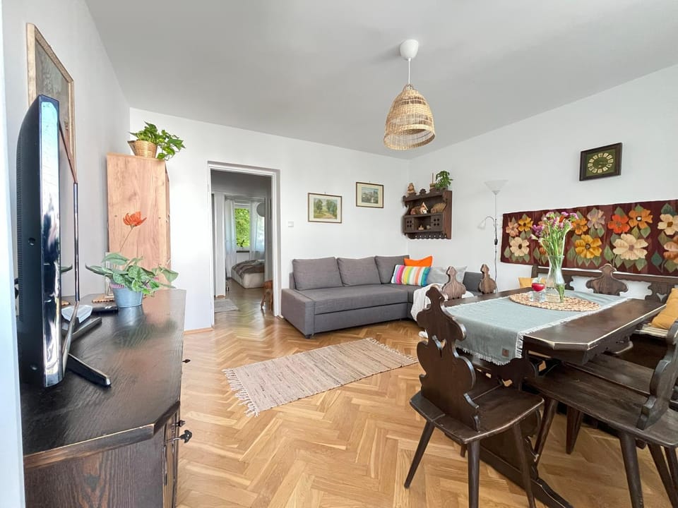 TV and multimedia, Seating area, Evening entertainment