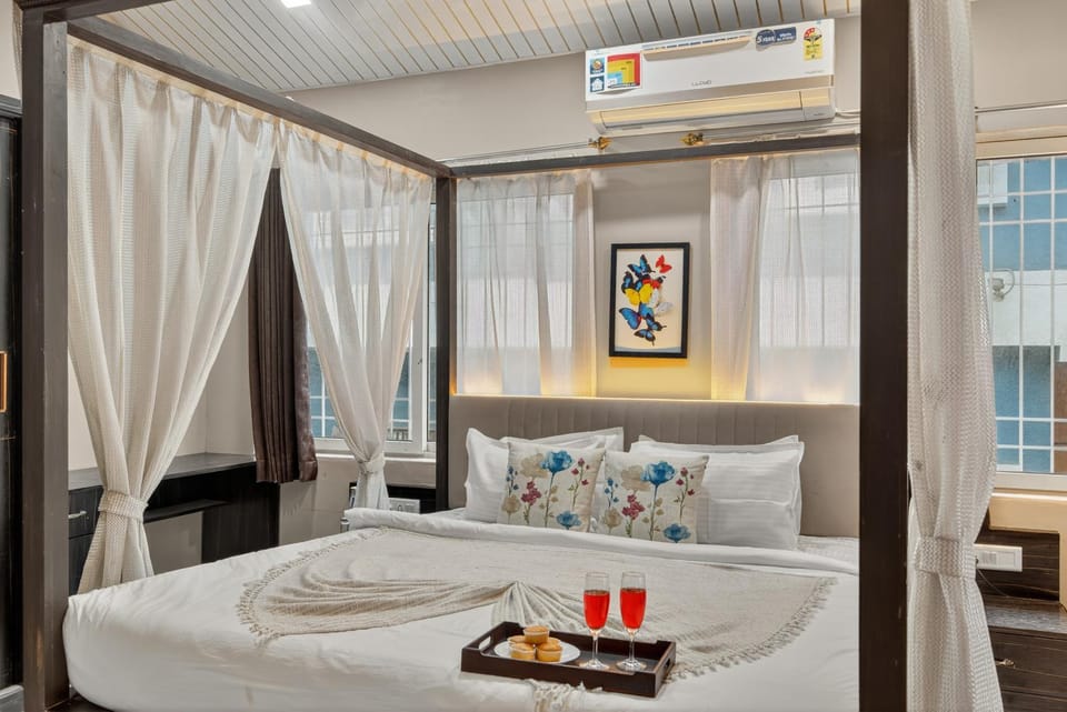 Photo of the whole room, Bedroom