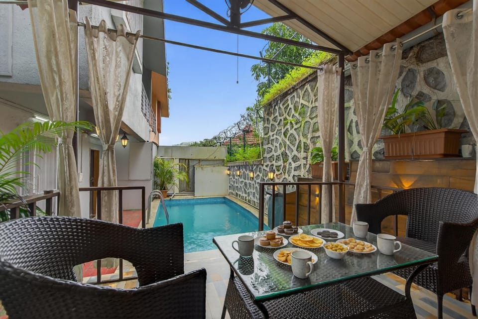 Seating area, Pool view