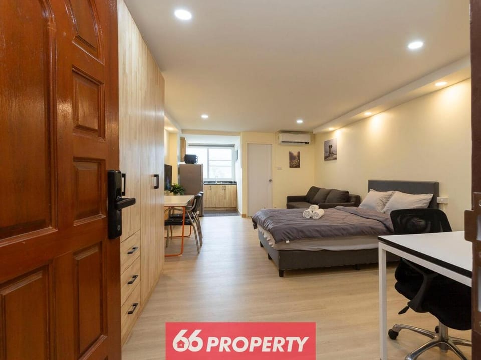 Work-Friendly Studio in Nimman, Walk to Old City Apartment in Chiang Mai