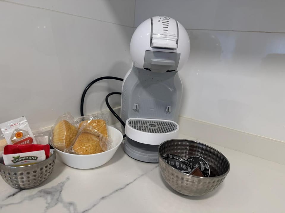 Coffee/tea facilities, Breakfast