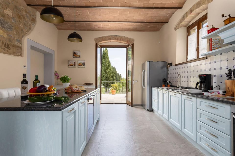 Coffee/tea facilities, Kitchen or kitchenette, Food and drinks, oven, stove