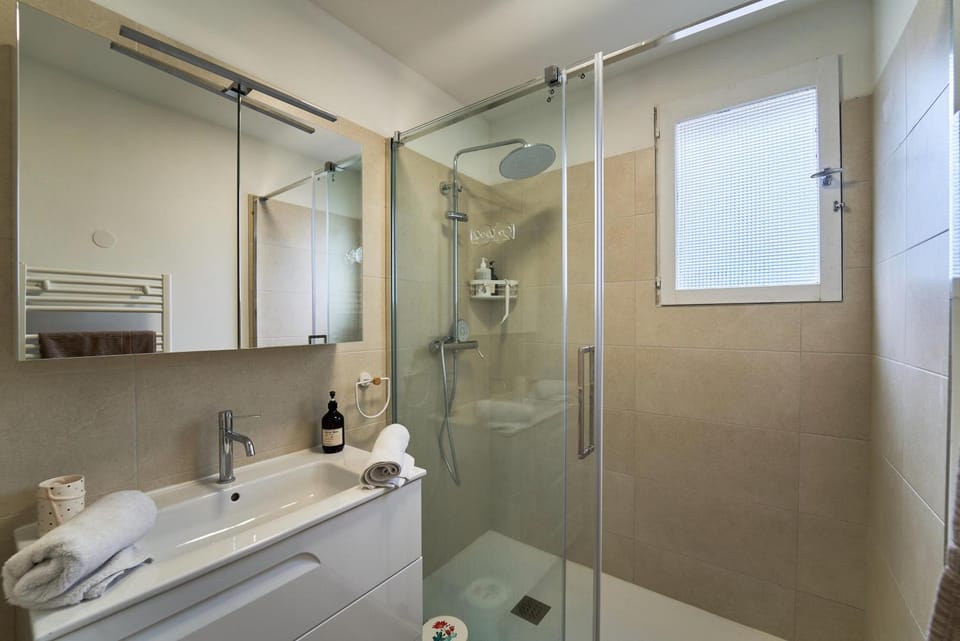 Shower, Bathroom, towels