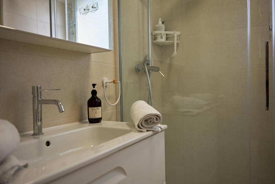 Bathroom, towels