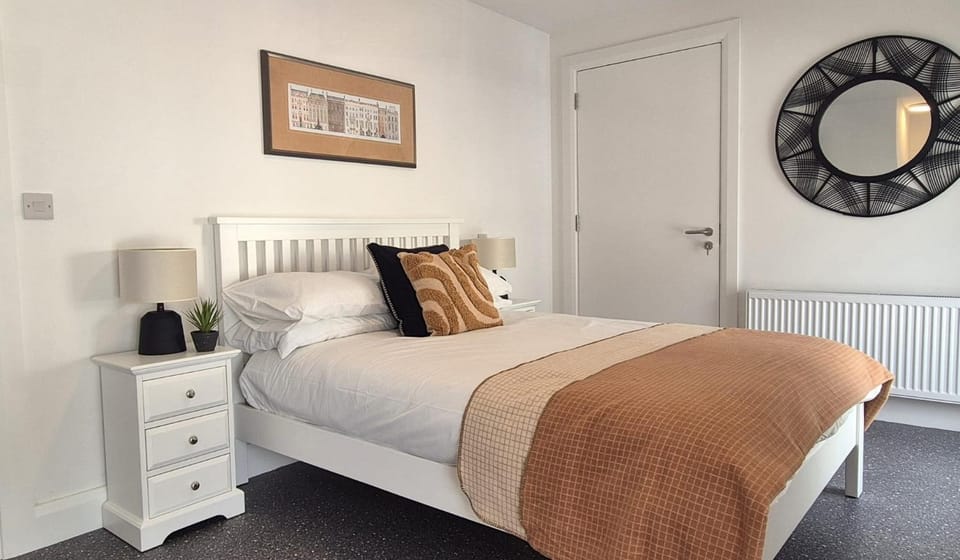 Bed, Photo of the whole room, Bedroom