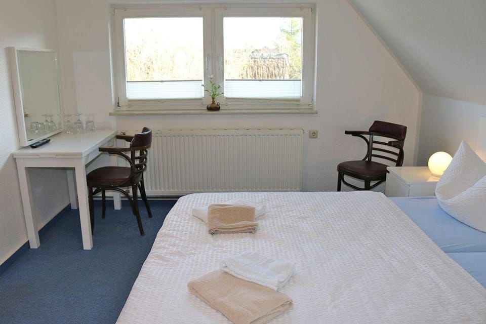 Haus-Kleist-Zimmer-1 Bed and Breakfast in Prerow