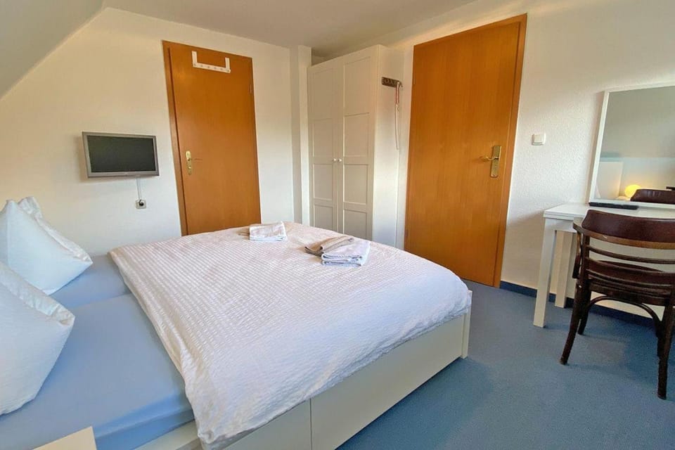 Haus-Kleist-Zimmer-1 Bed and Breakfast in Prerow
