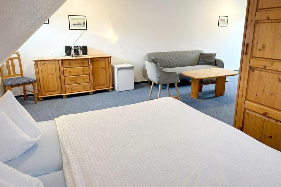 Haus-Kleist-Zimmer-5 Bed and Breakfast in Prerow