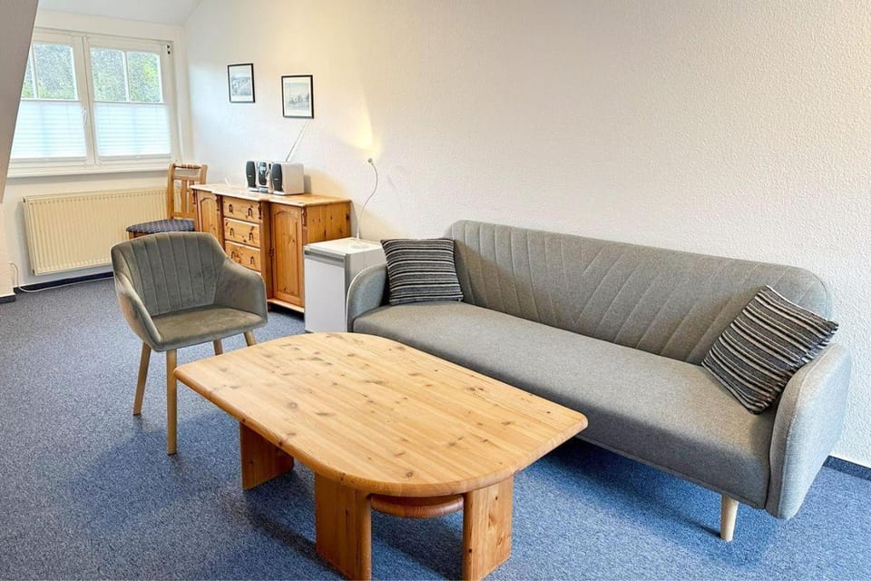 Haus-Kleist-Zimmer-5 Bed and Breakfast in Prerow