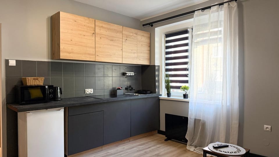Coffee/tea facilities, Kitchen or kitchenette, stove