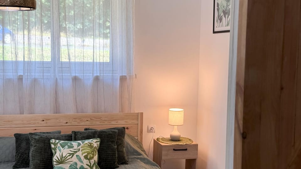 Living room, Seating area, internet