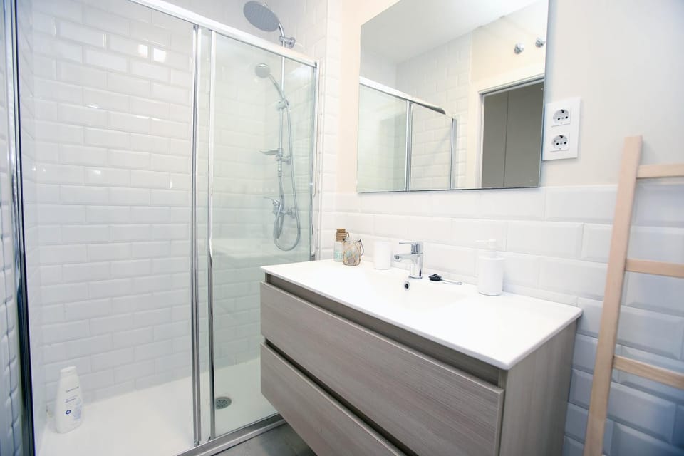 Shower, Bathroom, towels