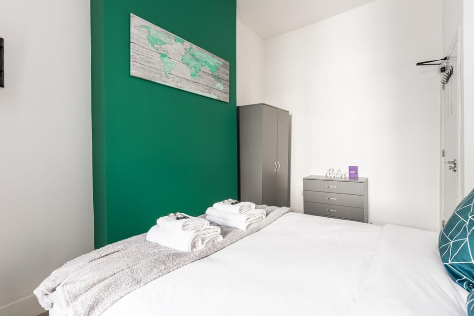 Bed, Bedroom, towels, wardrobe