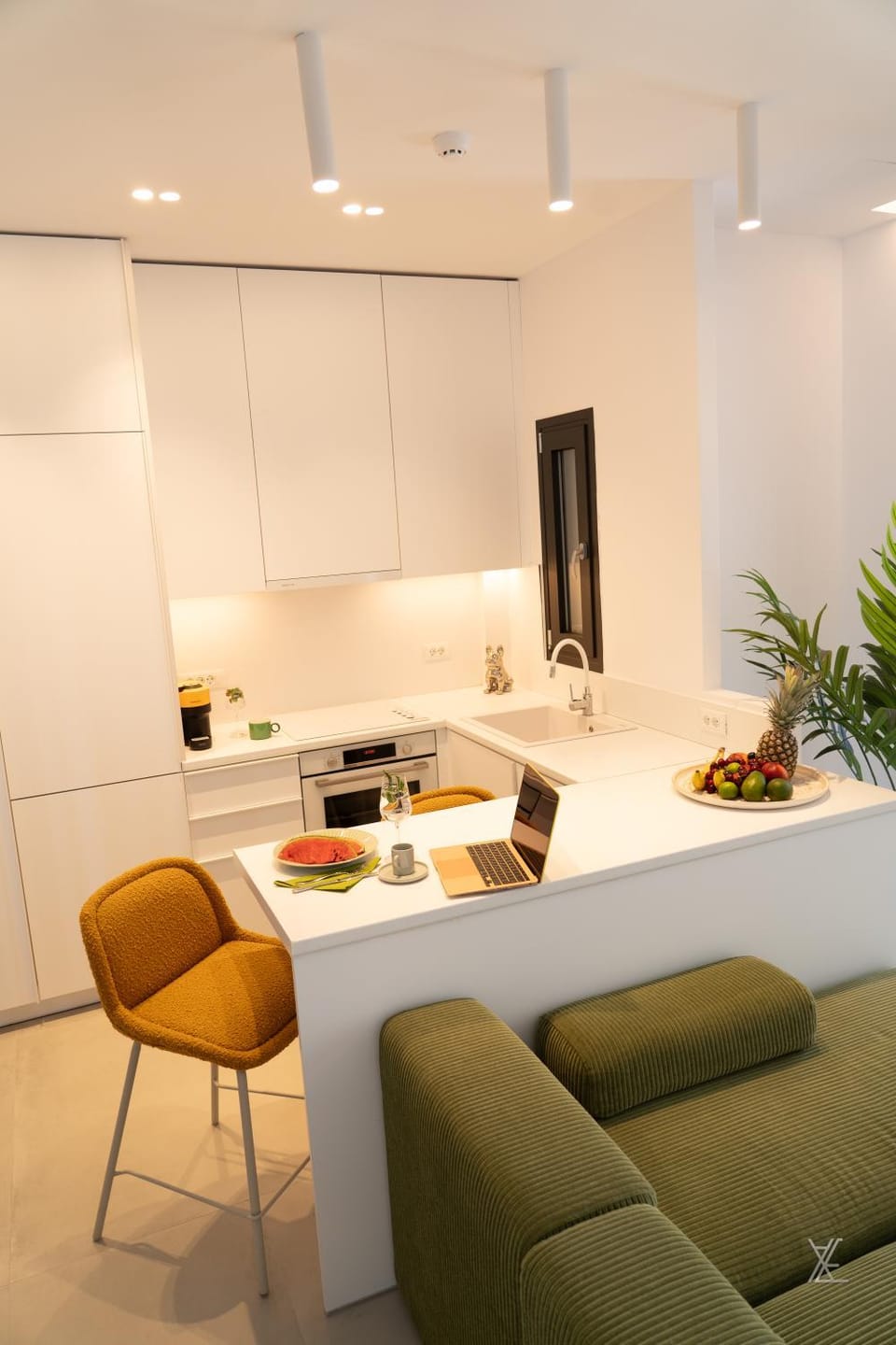 Kitchen or kitchenette, Seating area, Dining area