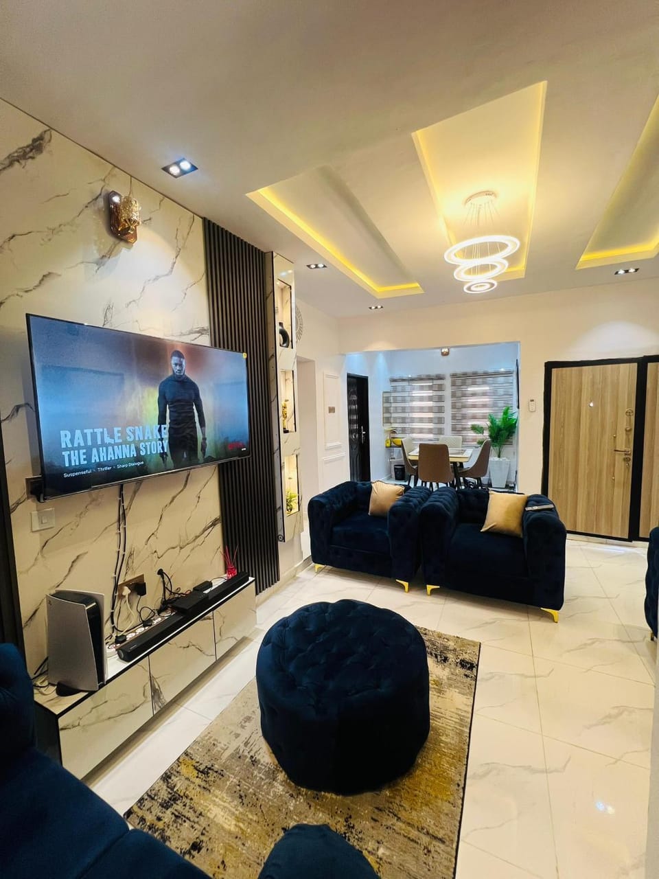 Communal lounge/ TV room, TV and multimedia, Living room, Seating area, air conditioner