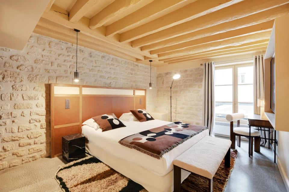 Bed, Living room, Photo of the whole room, Seating area, Bedroom