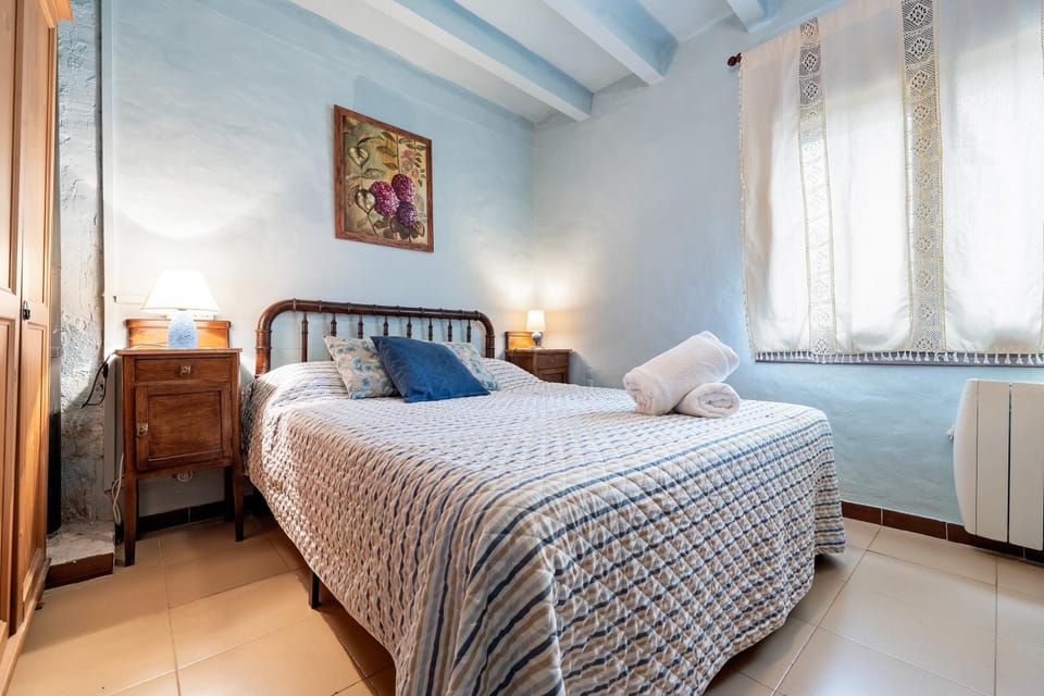 Property building, Living room, Bedroom