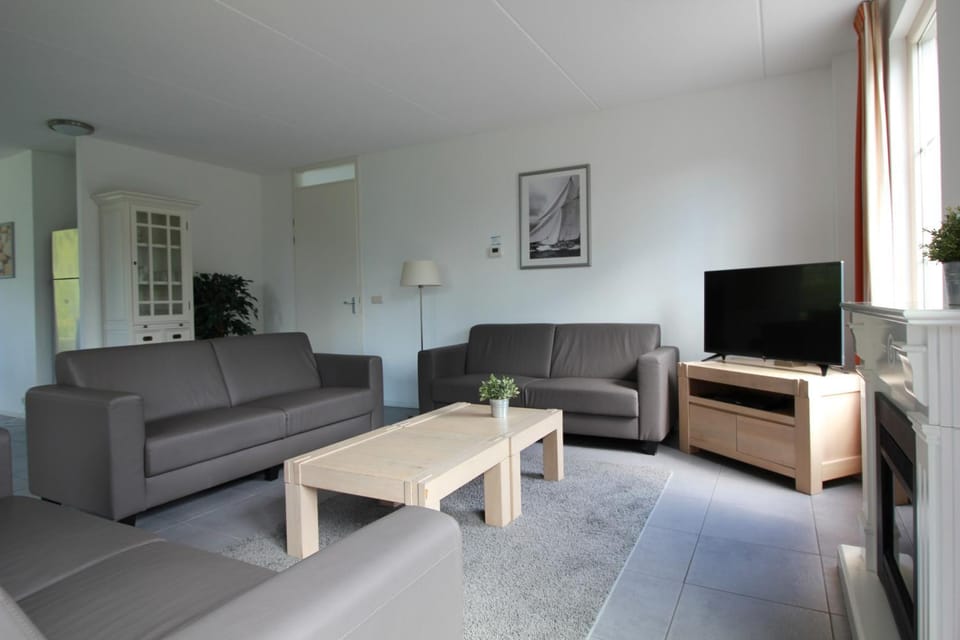 Beachvilla XL - 12 people Villa in Friesland, Netherlands