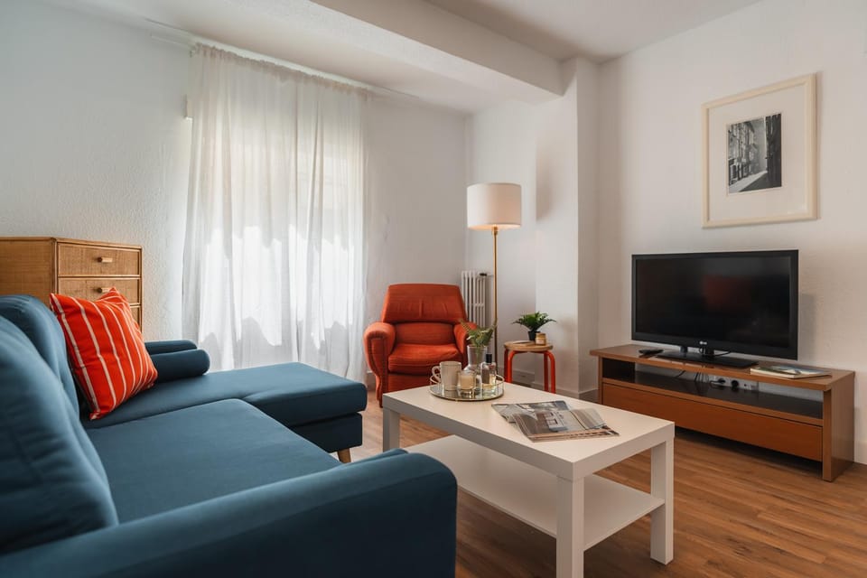 Communal lounge/ TV room, TV and multimedia, Living room, Seating area