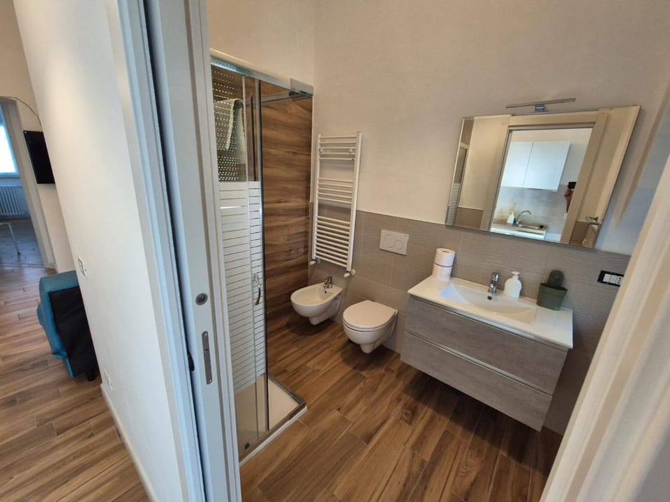 Shower, Bathroom, towels