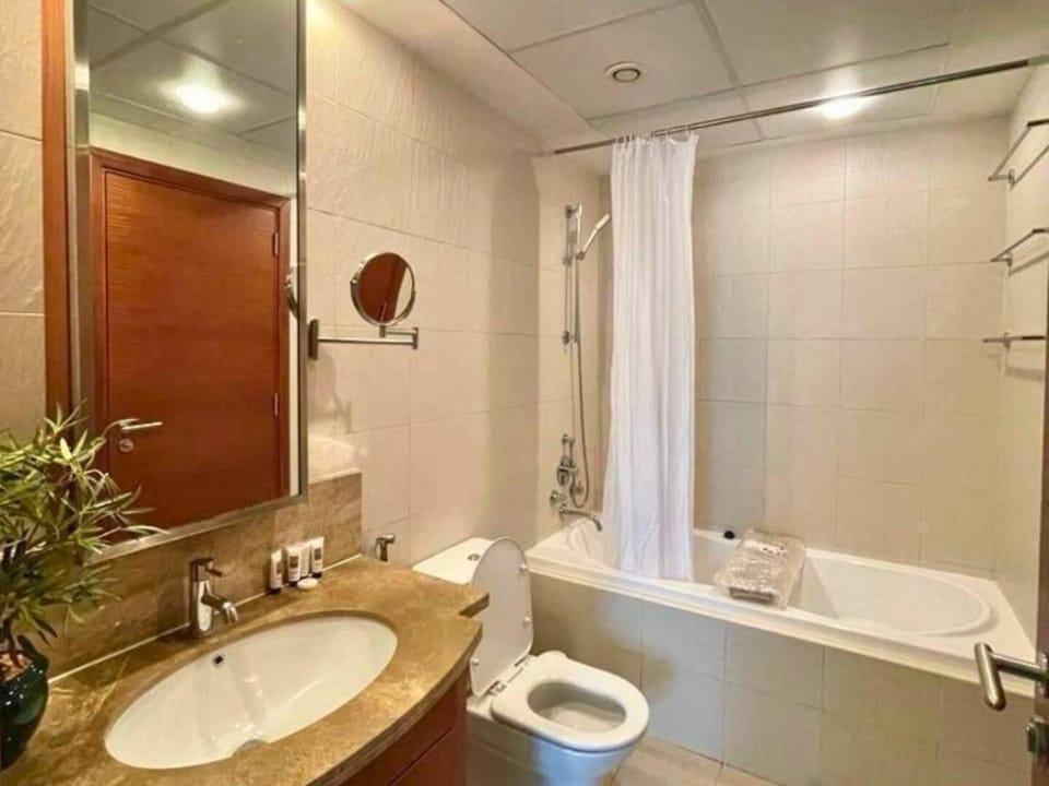 Shower, Toilet, Bathroom, Bath, bidet, towels