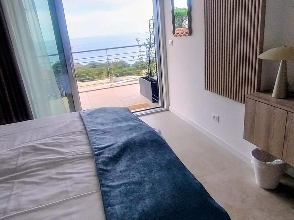 Bed, Bedroom, Sea view