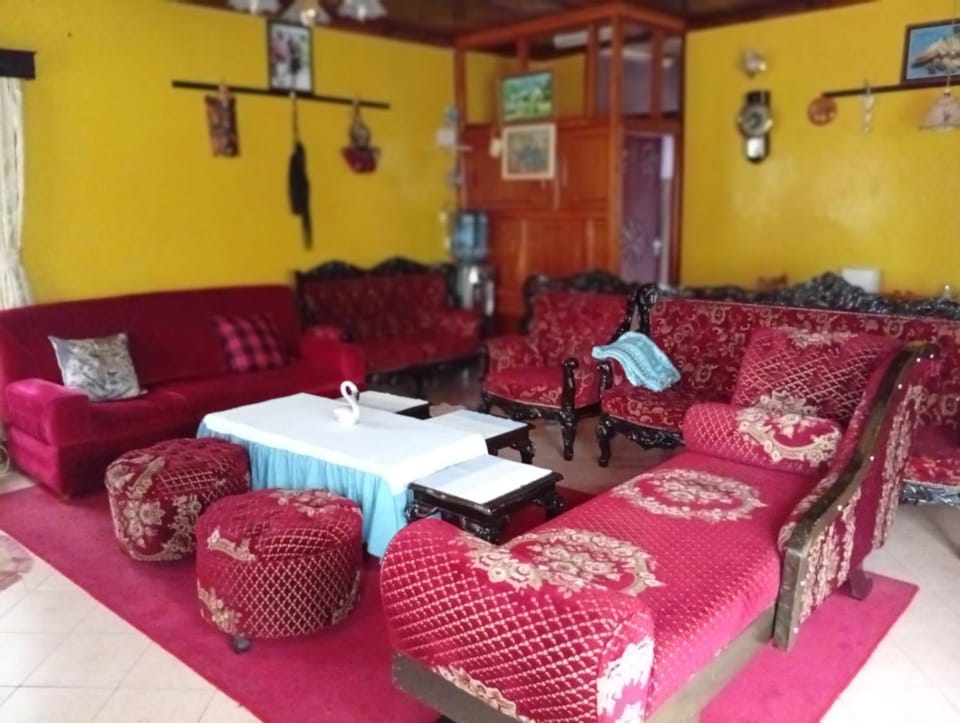 Communal lounge/ TV room, Living room, Seating area