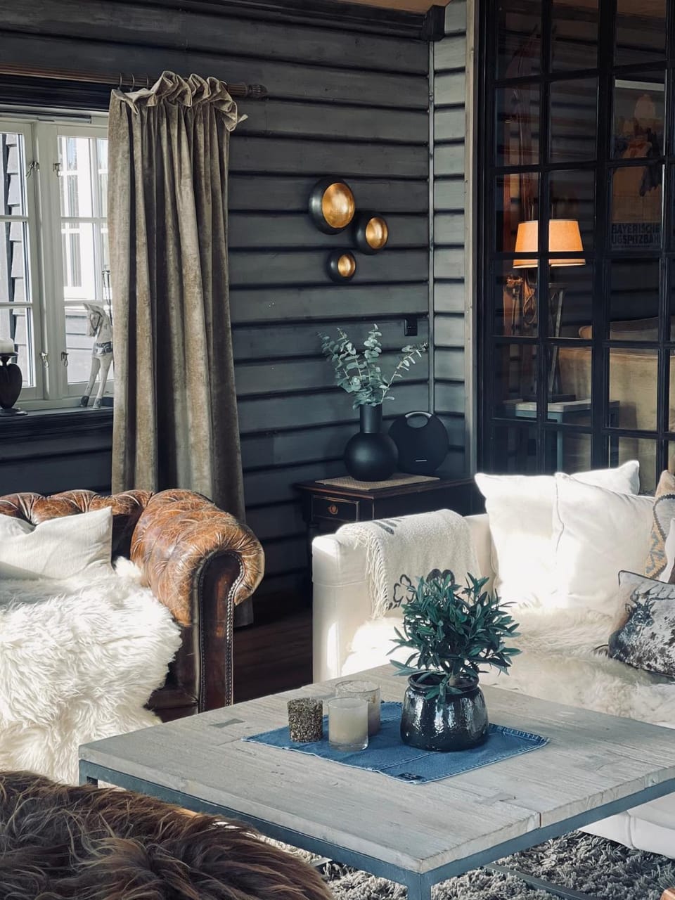 Living room, Seating area