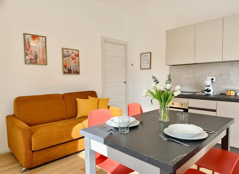 Coffee/tea facilities, Living room, Seating area, Dining area