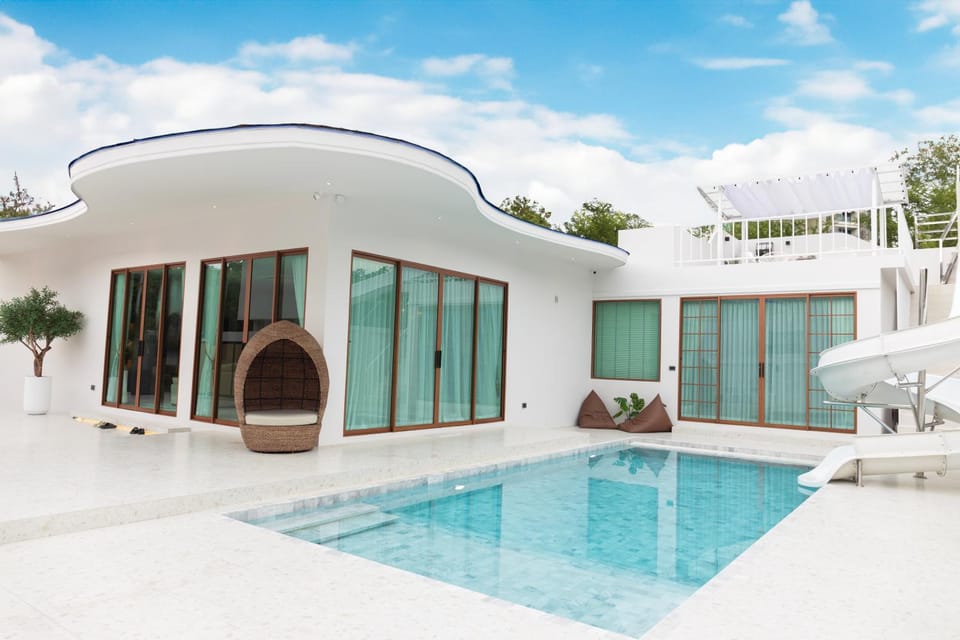 NABI LUXURY JOMTIEn Villa in Pattaya City