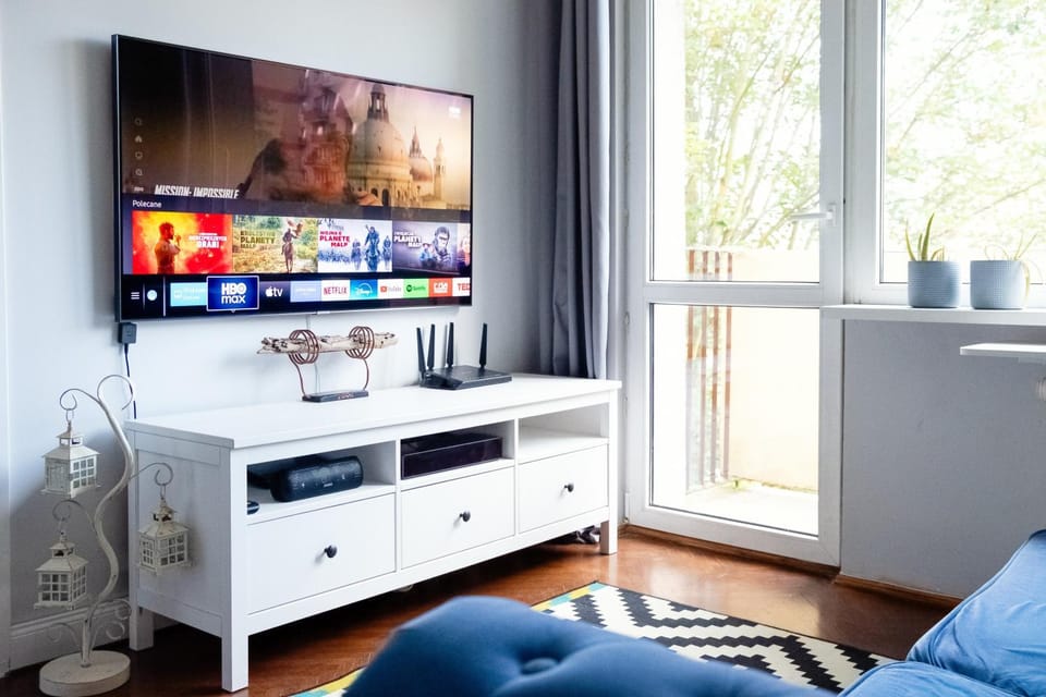 TV and multimedia, Living room, Seating area, Evening entertainment