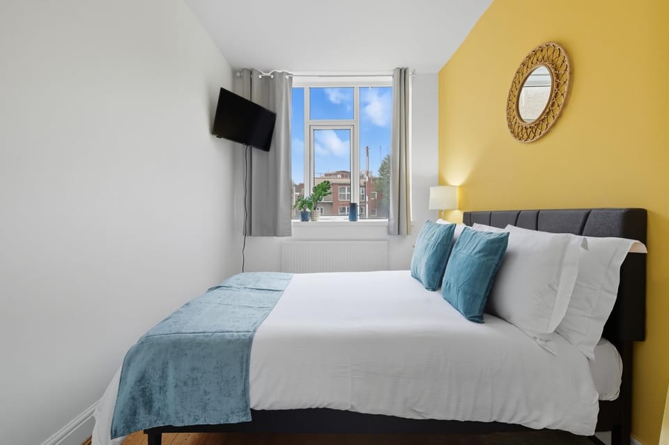 Barbican Apartments with Home Cinema Experience - by KeyHol Holidays Apartment in London Borough of Islington