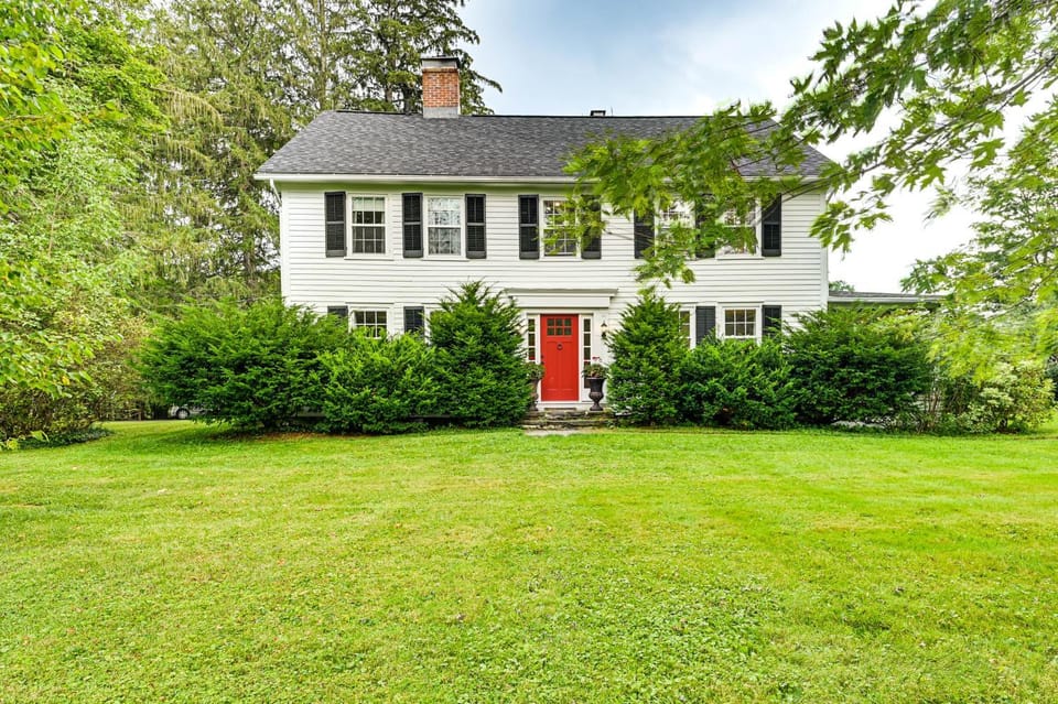 1 Mi to Vineyard: Serene Berkshires Country Escape House in Berkshires
