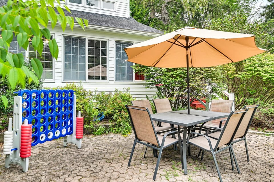 1 Mi to Vineyard: Serene Berkshires Country Escape House in Berkshires
