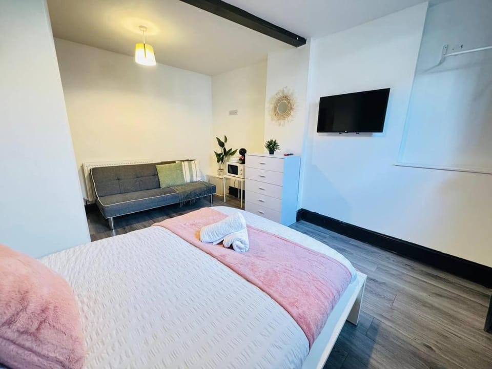 Bed, Photo of the whole room, Bedroom