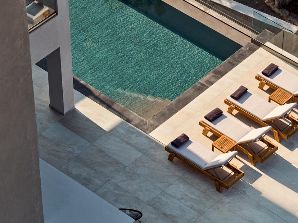 View (from property/room), Balcony/Terrace, Seating area, Pool view, Swimming pool, sunbed