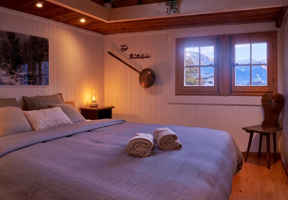 Chalet à thème, 2 chambres, vue sur les montagnes Apartment in Sierre