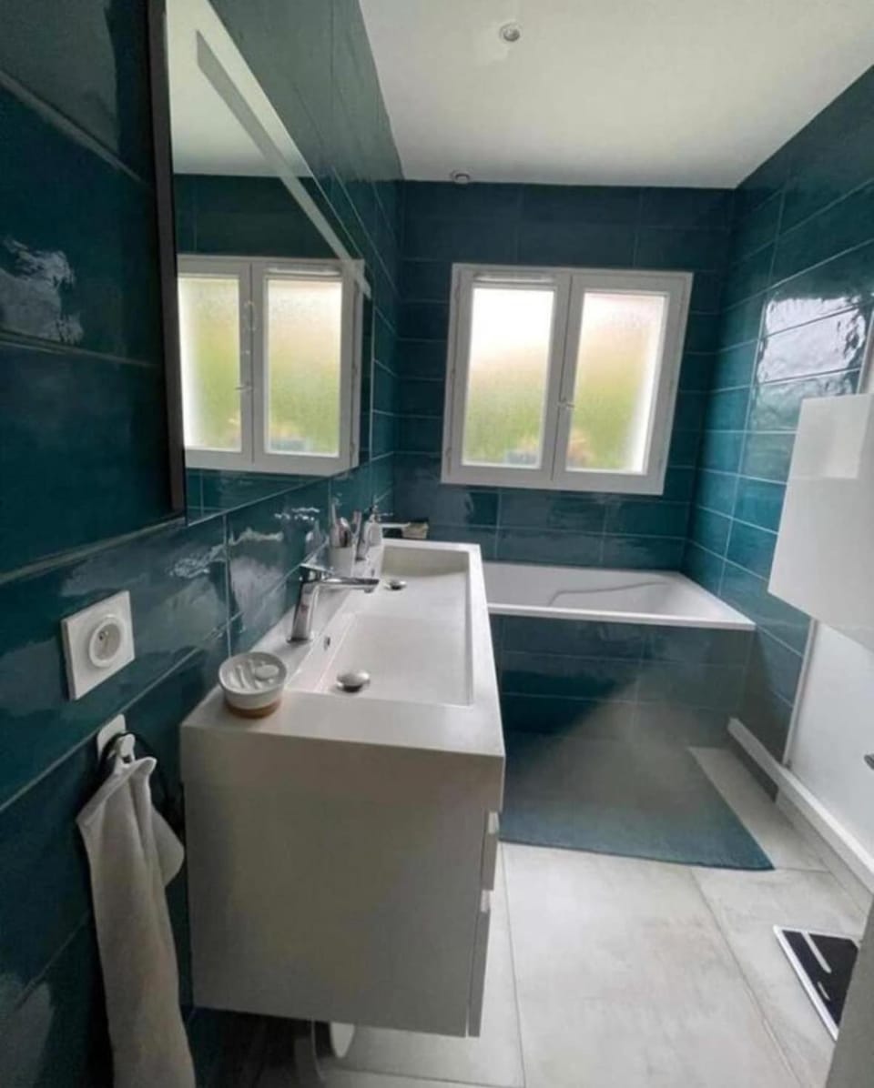 Bathroom, Bath