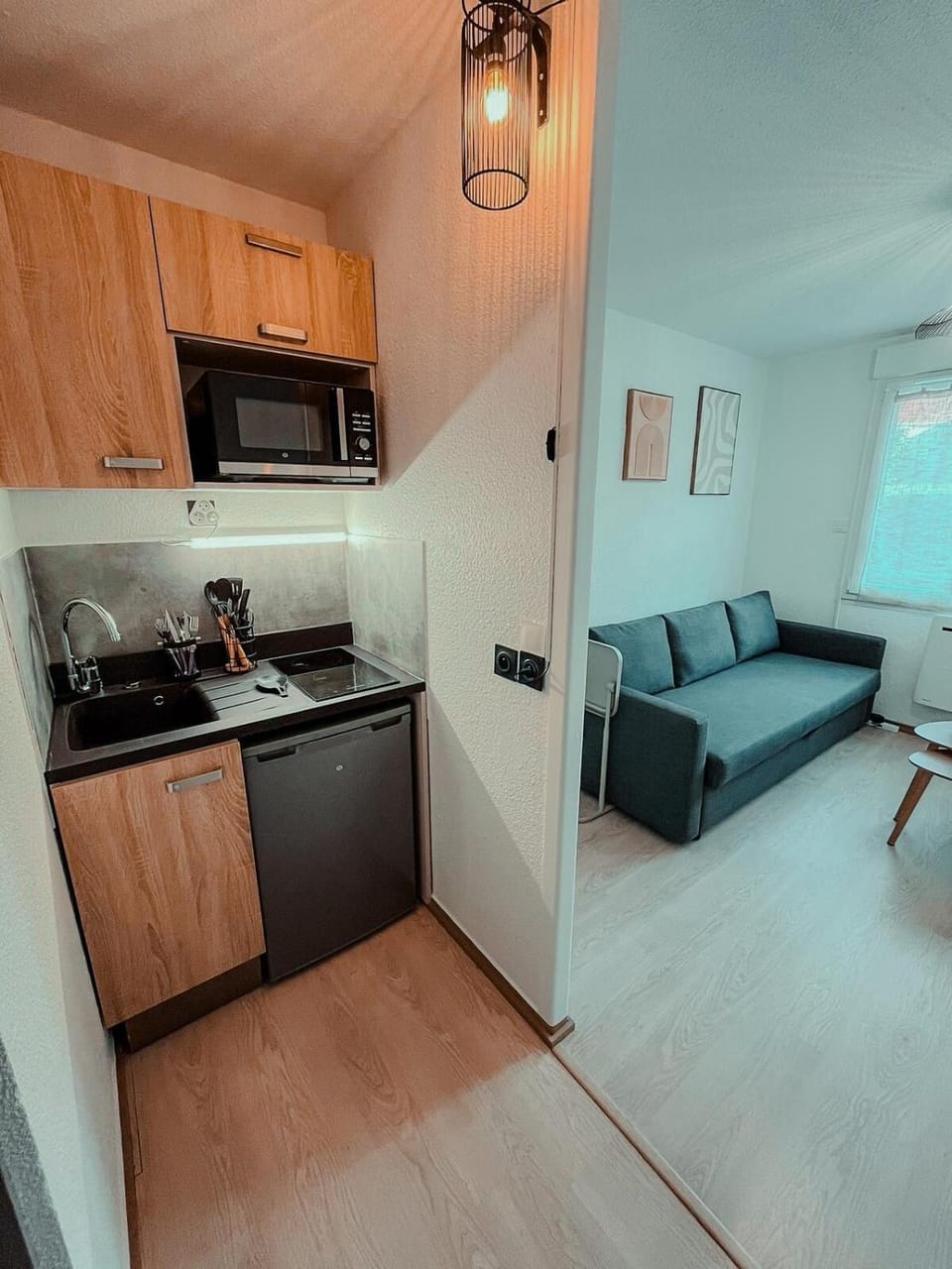 Kitchen or kitchenette, Dining area, stove