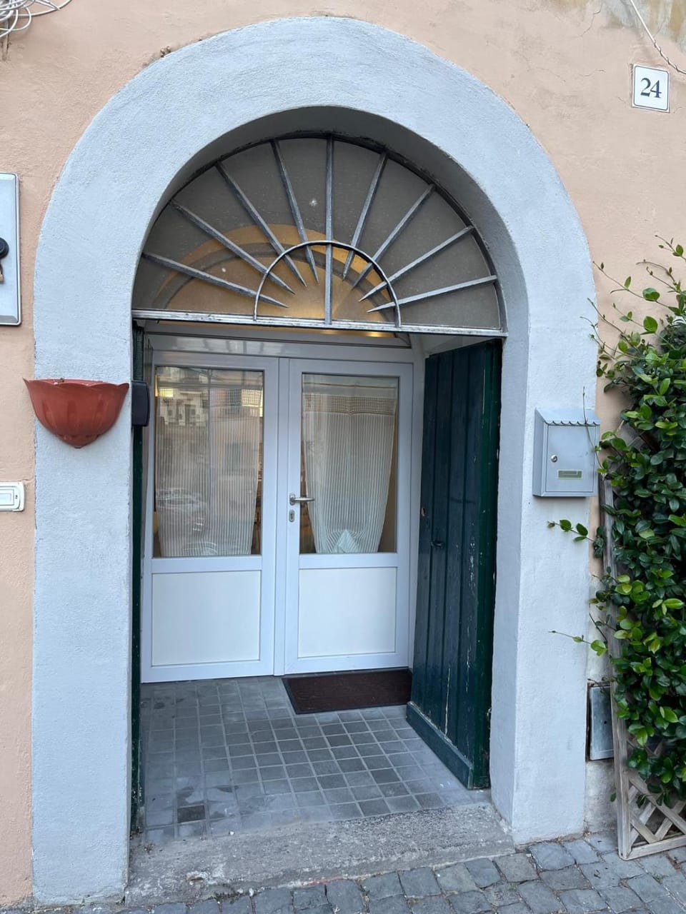 Facade/entrance