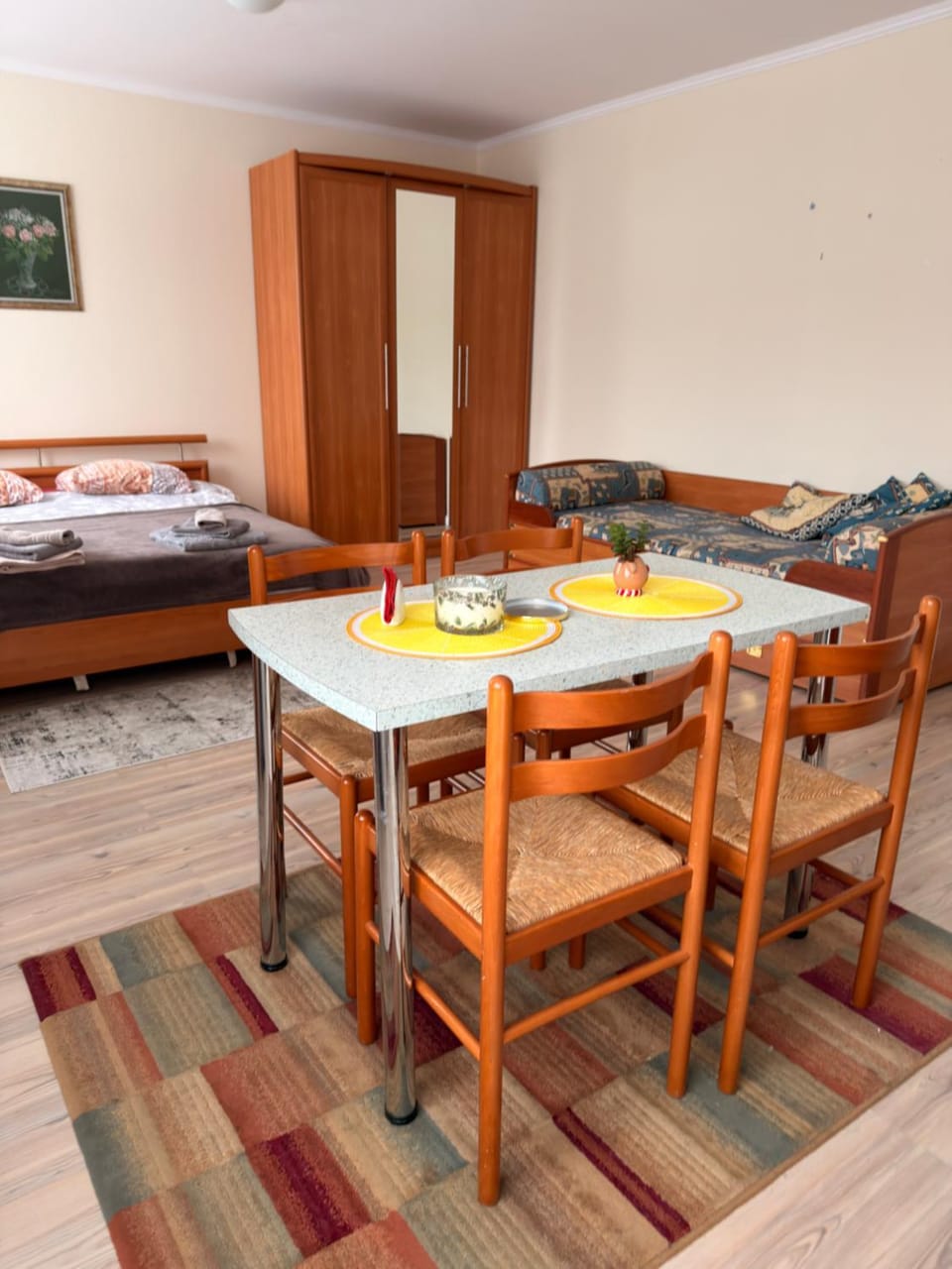 Living room, Photo of the whole room, Seating area, Dining area