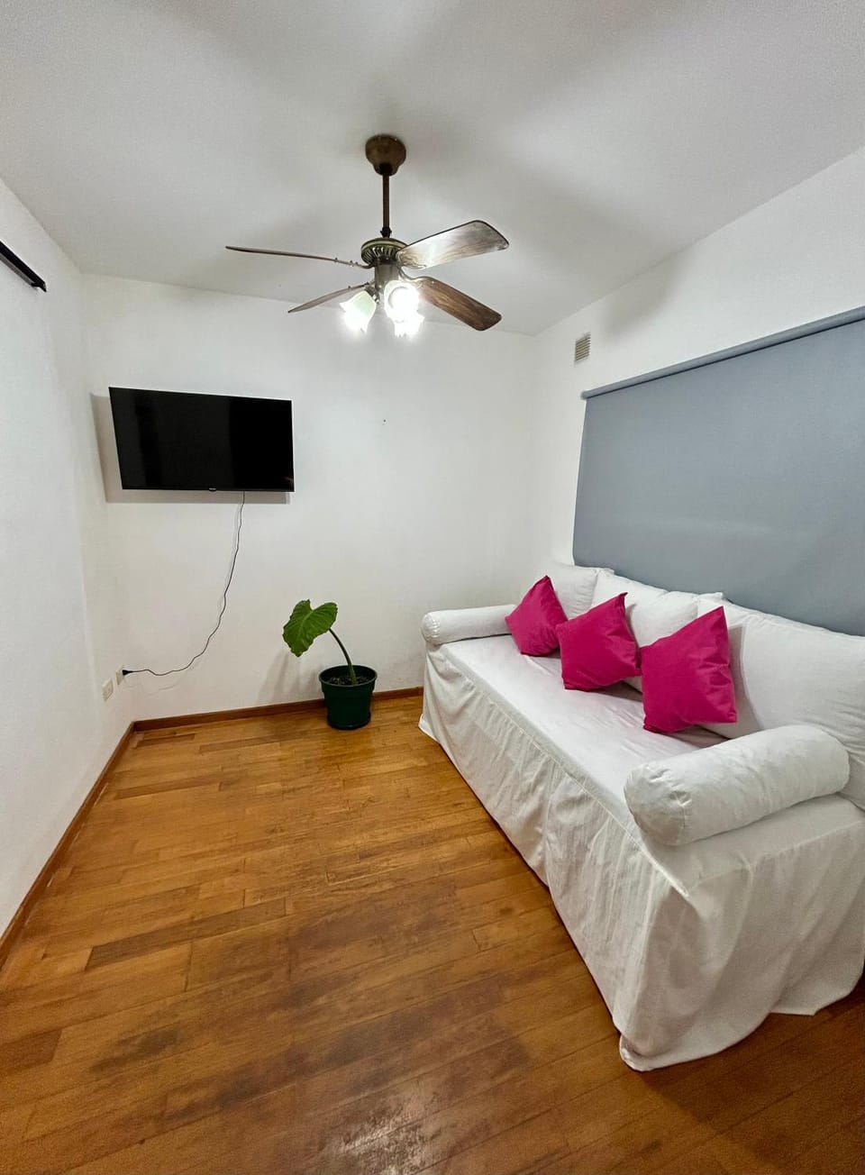 Communal lounge/ TV room, Bed, TV and multimedia, Living room