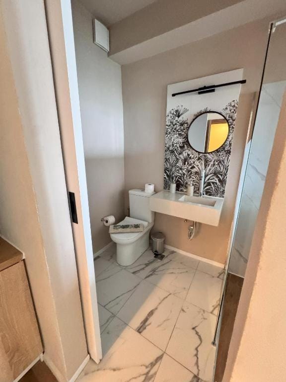 Shower, Toilet