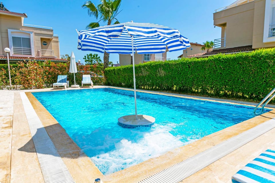 Day, Pool view, Swimming pool, sunbed