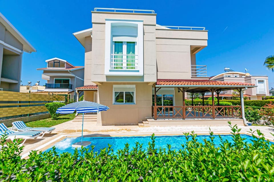 Property building, Patio, Day, Garden, Garden view, Pool view, Swimming pool, sunbed