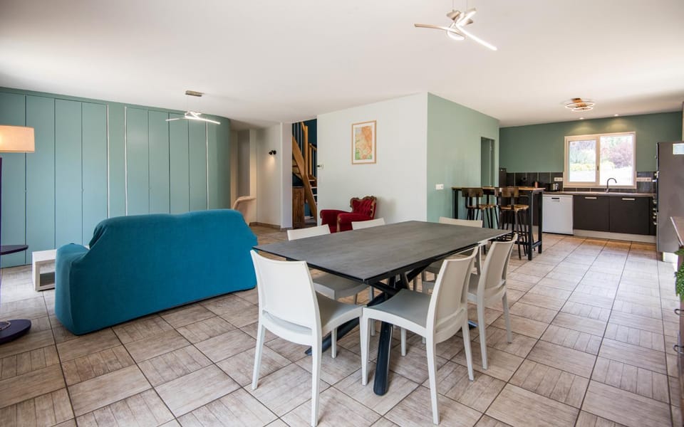 Day, Dining area