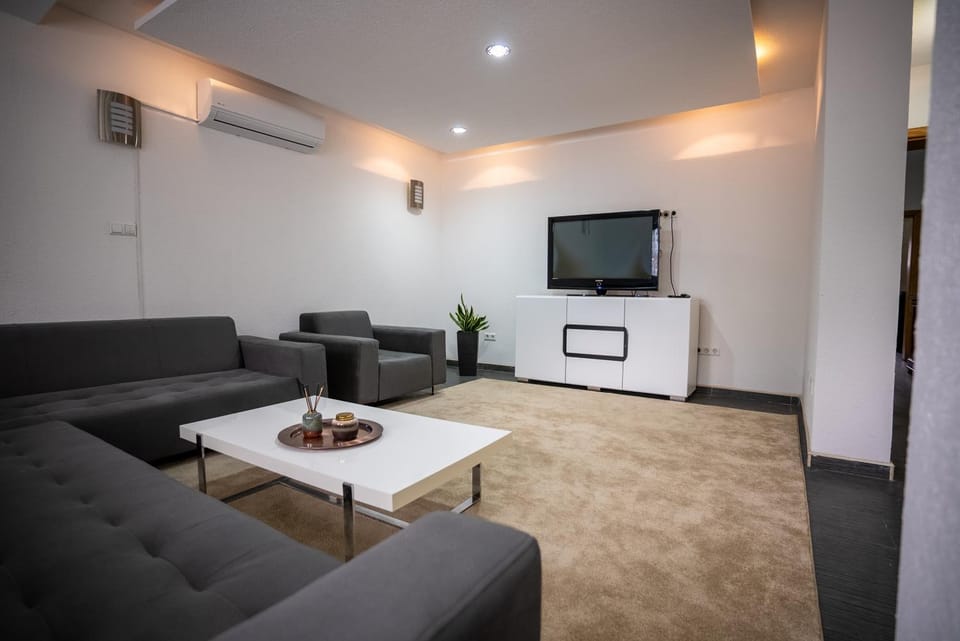 TV and multimedia, Living room, Seating area