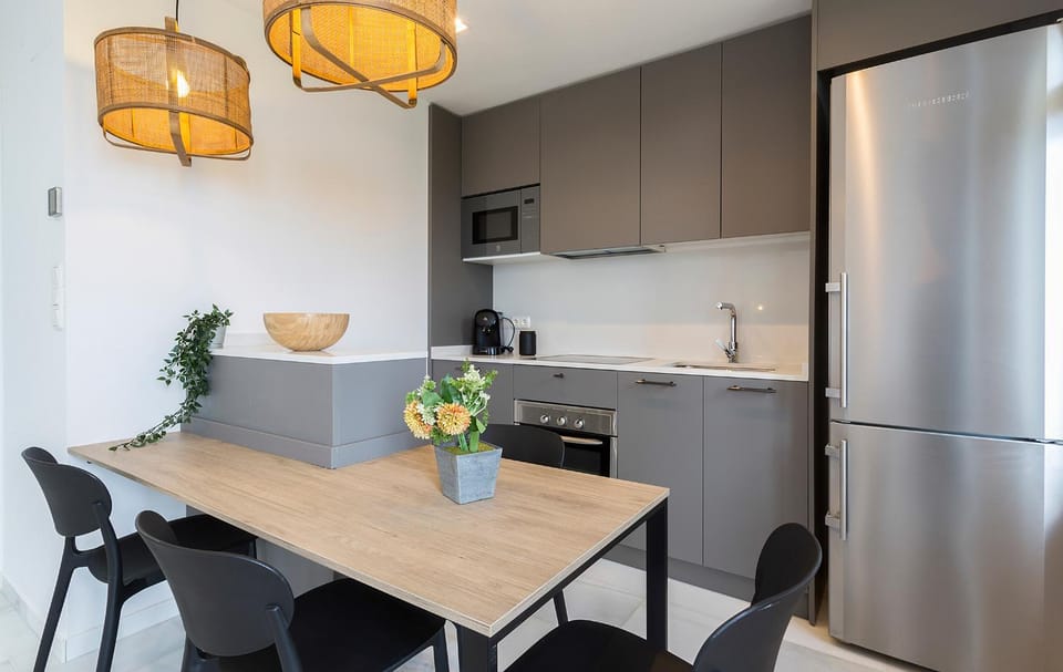 Kitchen or kitchenette, Dining area, oven, stove