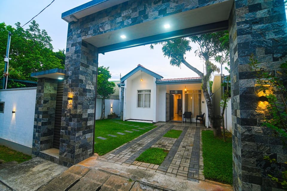 Property building, Day, Garden, Garden view